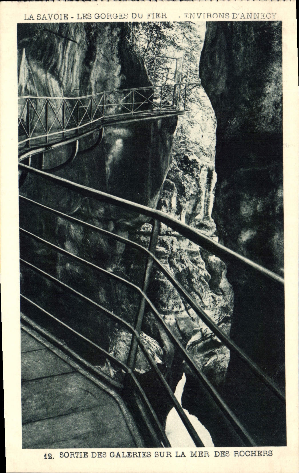 CPA La Savoie les Gorges du Fier Environs d'Annecy Sortie des Galeries sur la Mer des Rochers