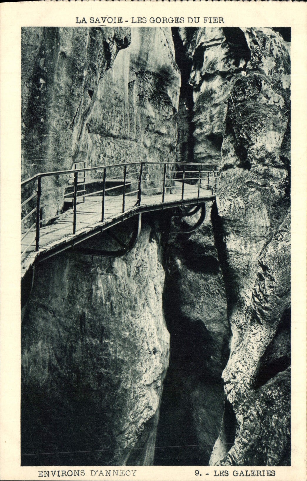 CPA La Savoie Les Gorges du Fier Environs d'Annecy Les Galeries 