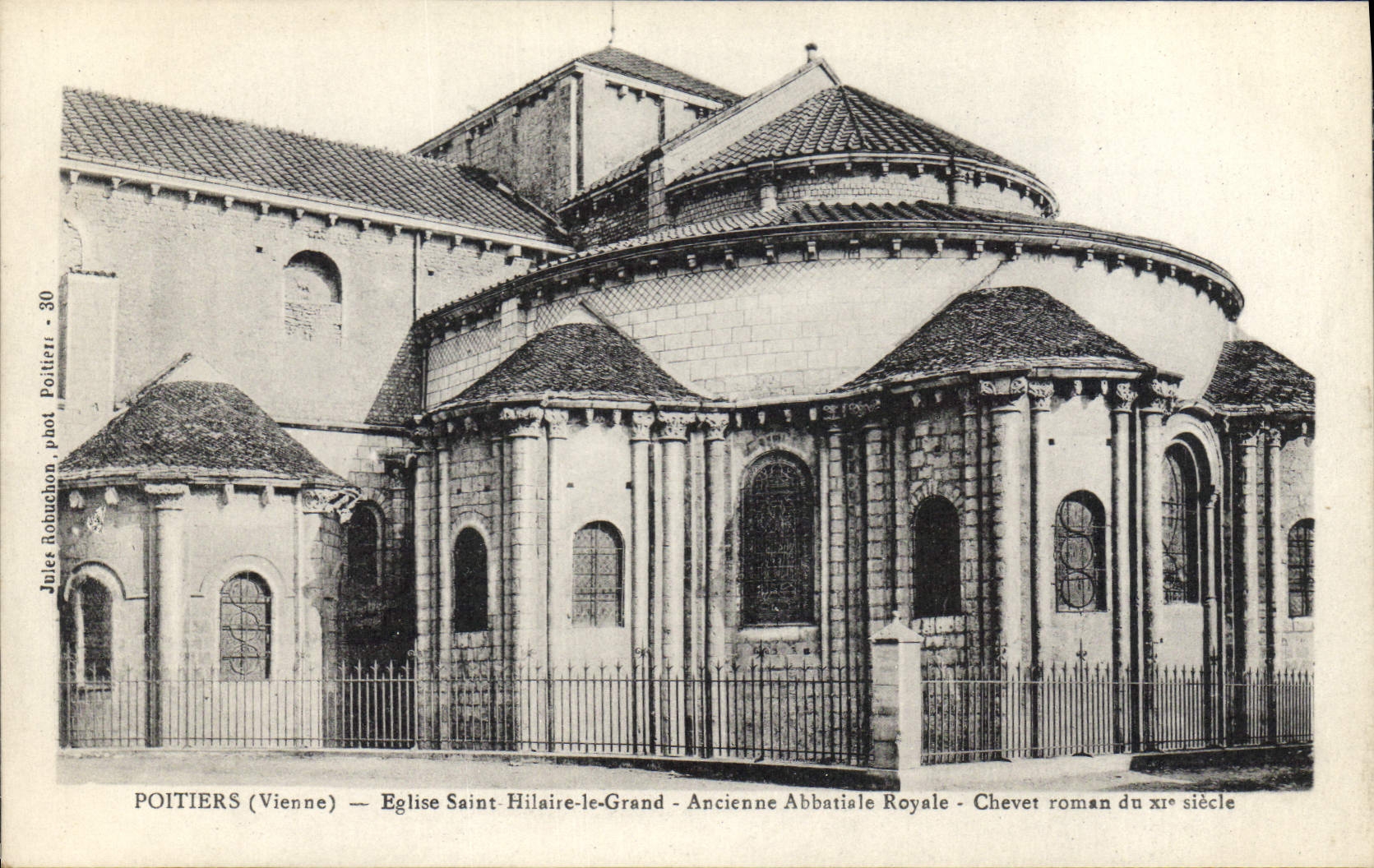 CPA Poitiers Vienne Eglise Saint Hilaire le Grand Ancienne Royale Chevet roman 