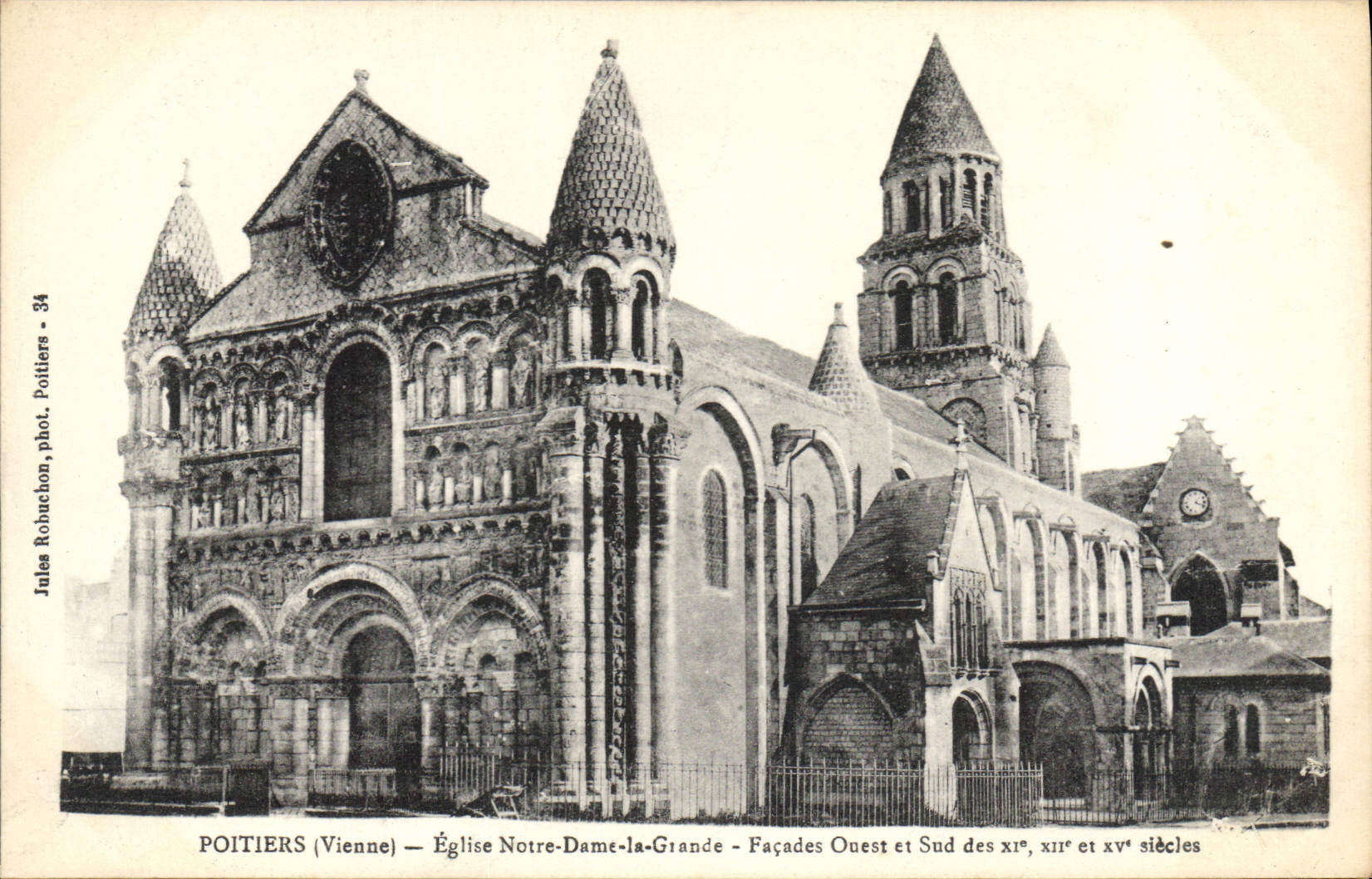 CPA Poitiers Vienne Eglise Notre Dame Dame la Grande Facades Ouest et Sud
