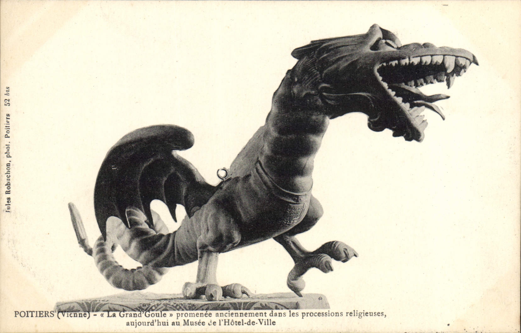 CPA Poitiers Vienne La Grand Goule promenee anciennement dans les processions religieuses aujourd hu