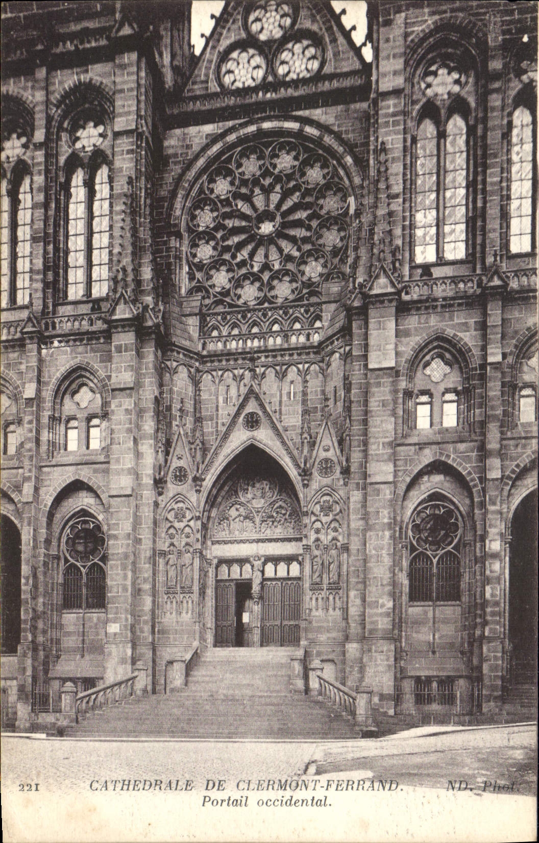 CPA Cathedrale de Clermont Ferrand Portail occidental 