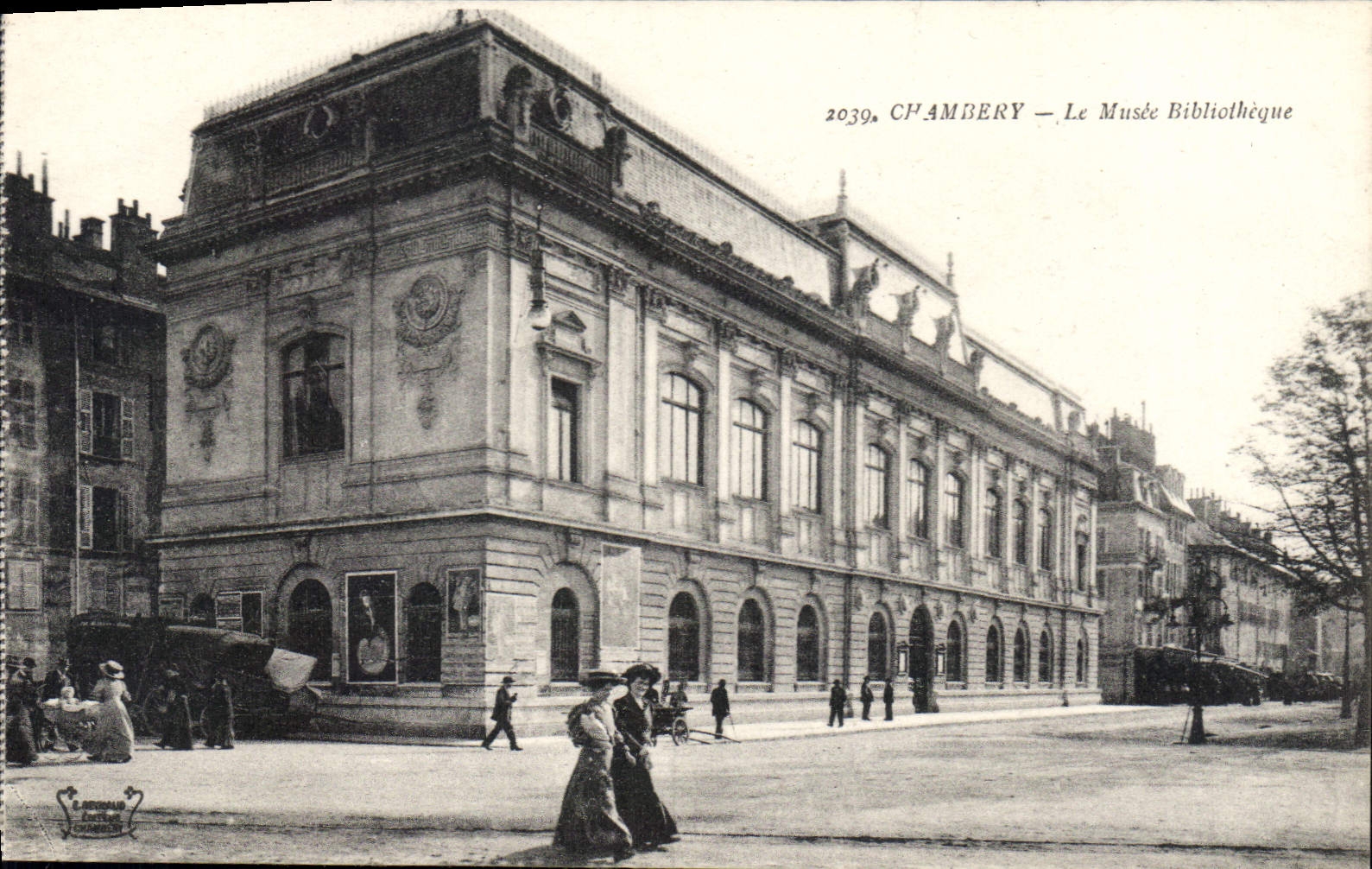 CPA Chambery Le Musee Bibliotheque 