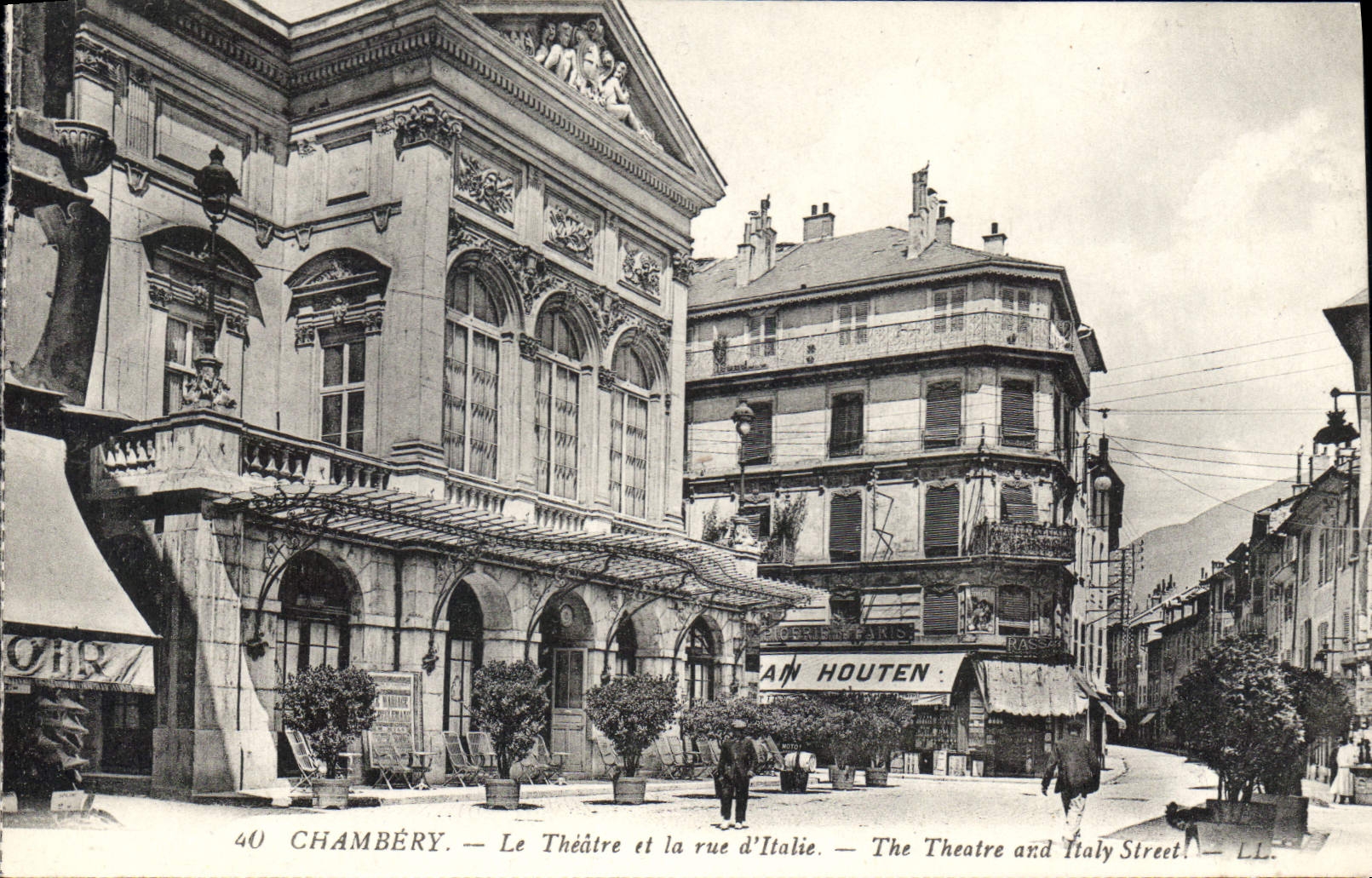 CPA Chambery Le Theatre et la rue d'Italie Chocolat Van Houten