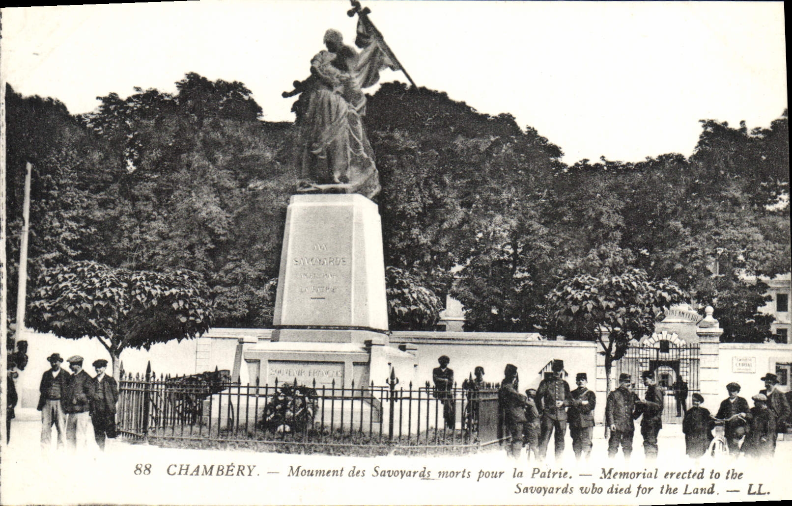 CPA Chambery Monument des Savoyards morts pour la Patrie 