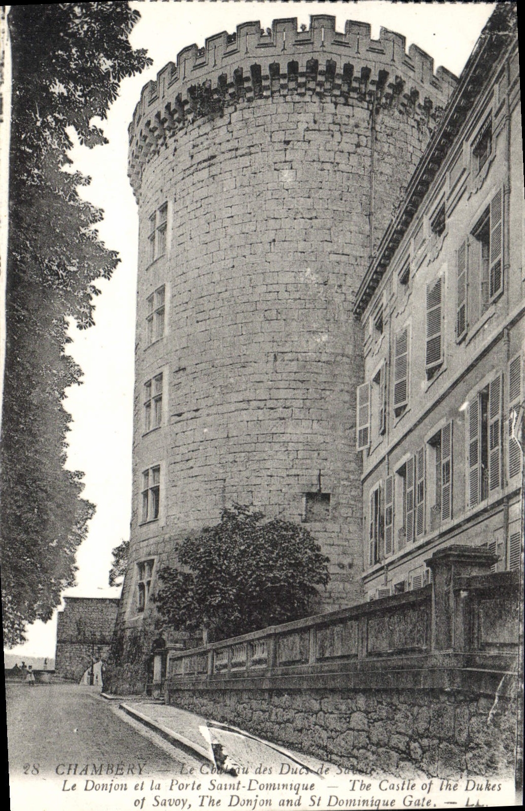 CPA Chambery Le Chateau des Ducs de Savoie Le Donjon et la Porte Saint Dominique 