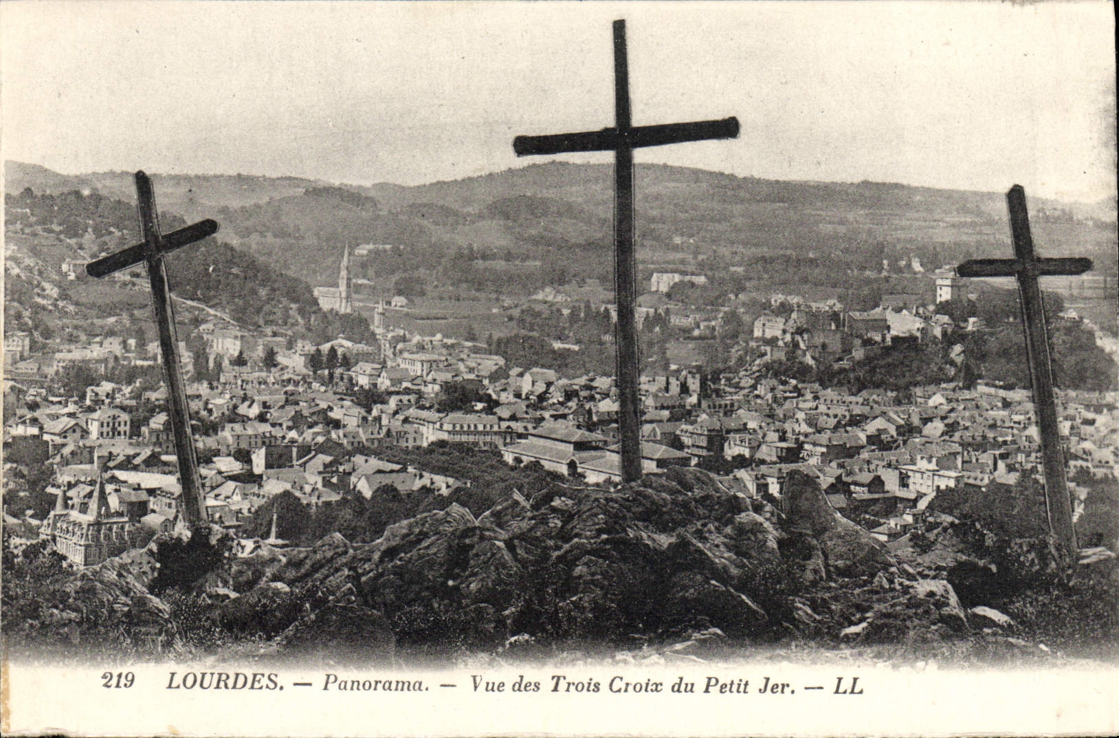 CPA Lourdes Panorama Vue des Trois Croix du Petit Jer 