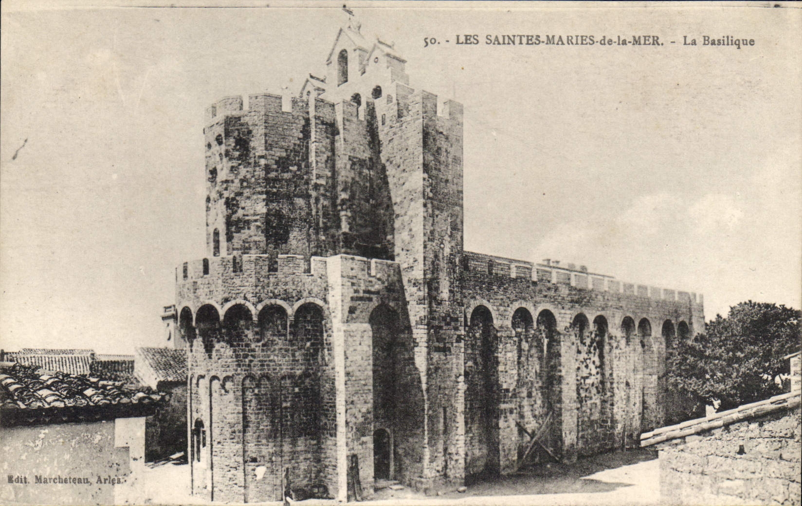 CPA Les Saintes Maries de la Mer La Basilique
