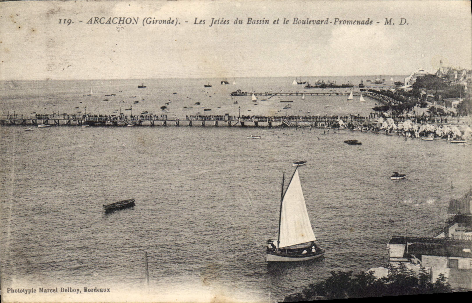 CPA Arcachon Gironde Les jetees du Bassin et le Boulevard Promenade