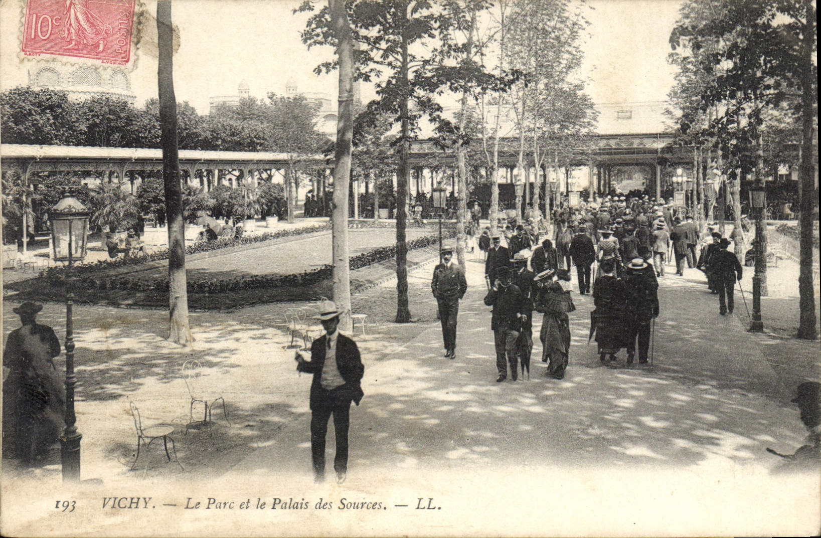 CPA Vichy Le Parc et le Palais des Sources 