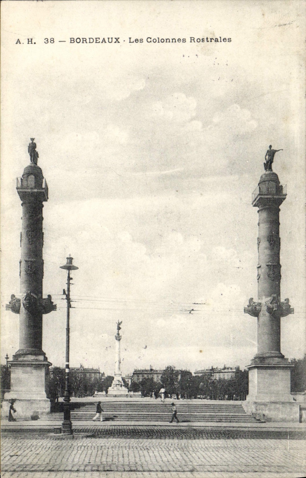 CPA Bordeaux Les Colonnes Rostrales 