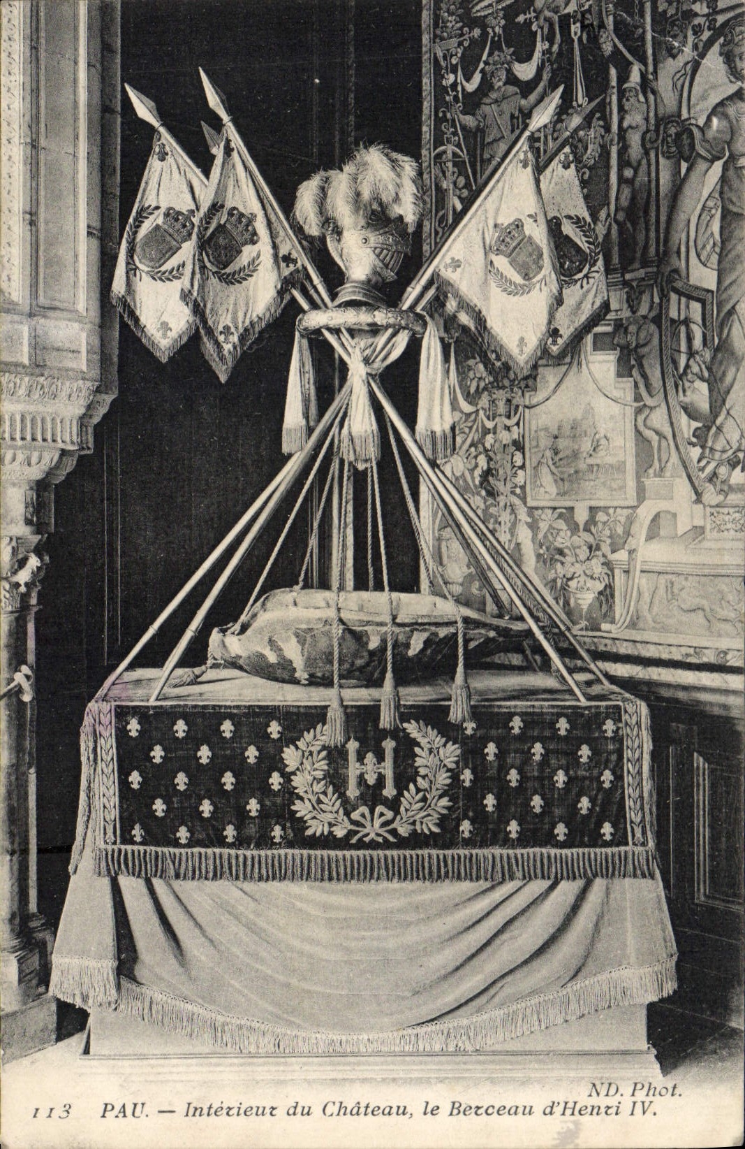 CPA Pau Interieur du Chateau le Berceau d'Henri IV 