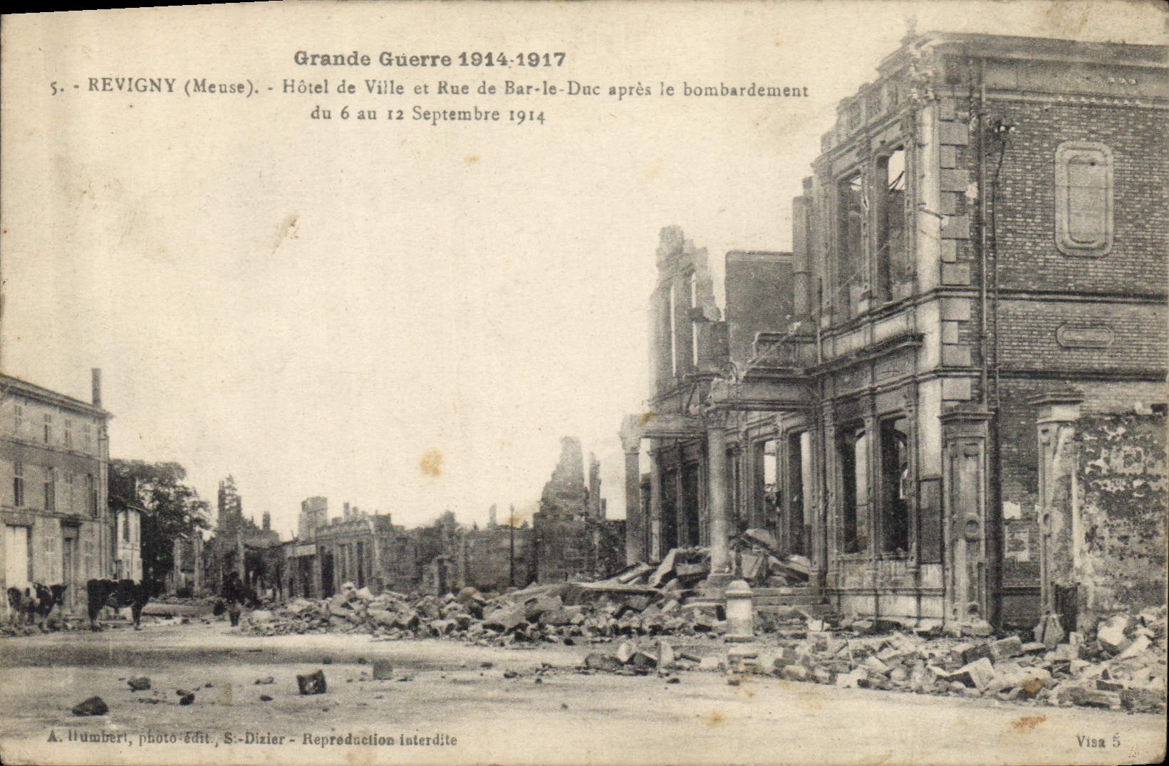 CPA Grande Guerre 1914 1917 Revigny Meuse Hotel de Ville et Rue de Bar le Lac apres le bombardement 