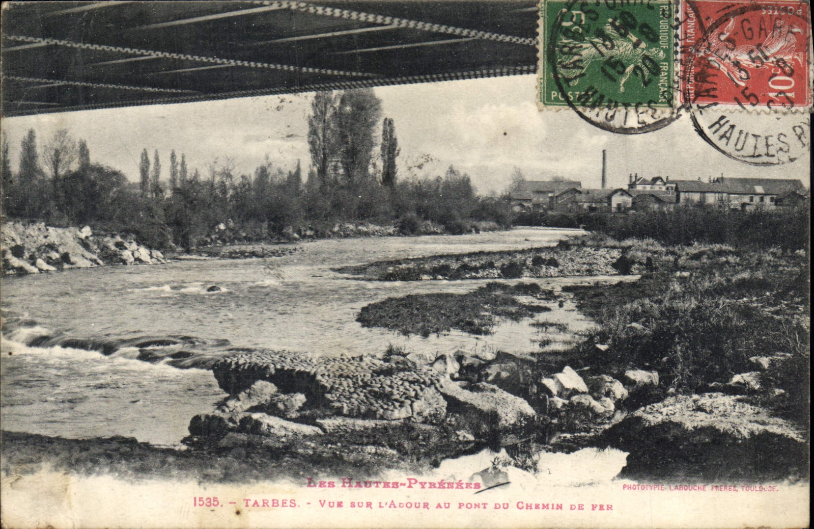 CPA Les Hautes Pyrenees Tarbes Vue sur l'Abour au font du Chemin de fer