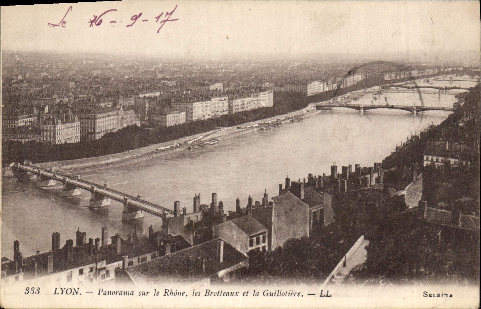 CPA Lyon Panorama sur le Rhone les Brotteaux et la Guillotiere