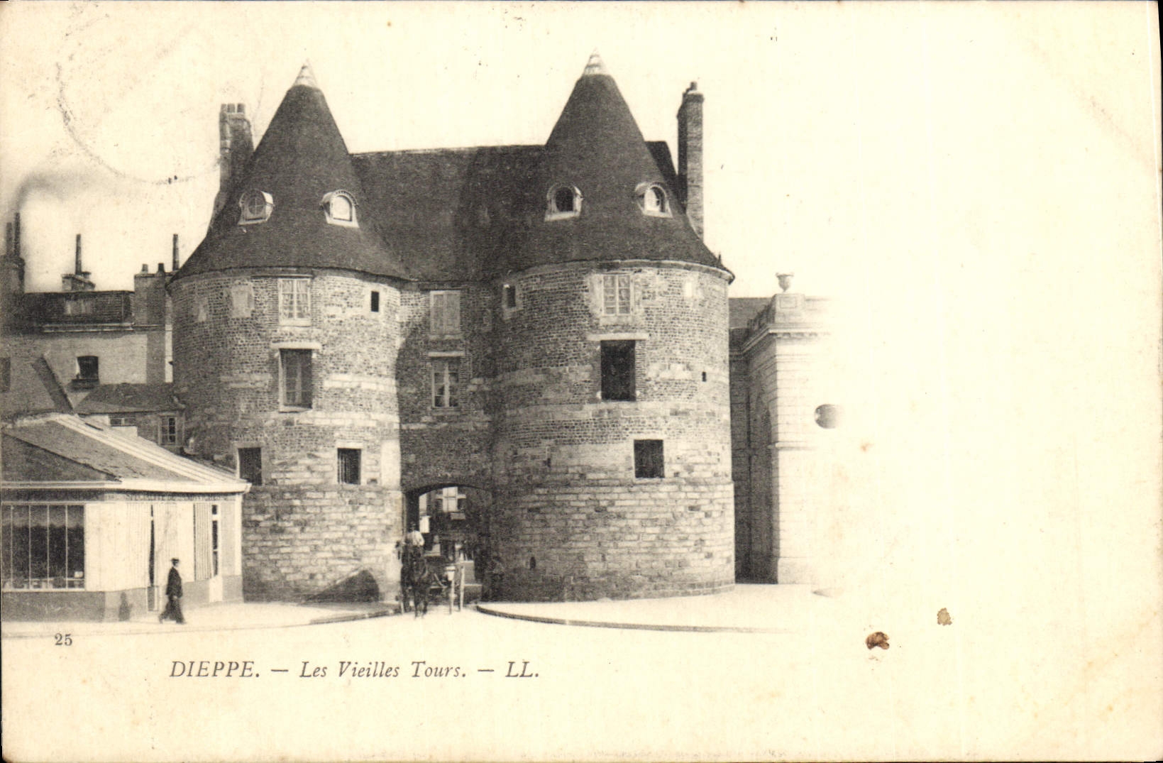 CPA Dieppe Les Vieilles Tours 