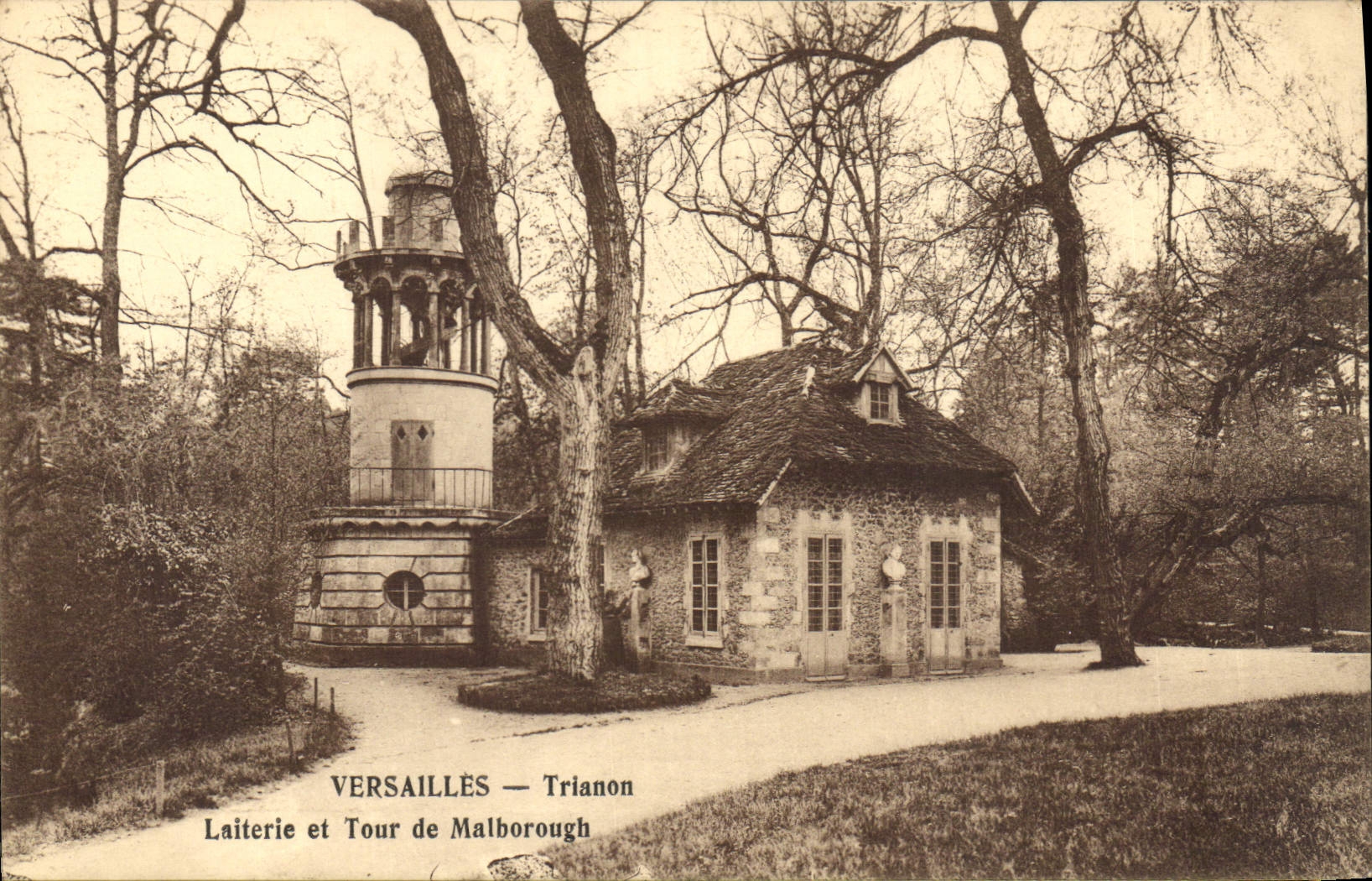 CPA Versailles Trianon Laiterie et Tour de Malborough 