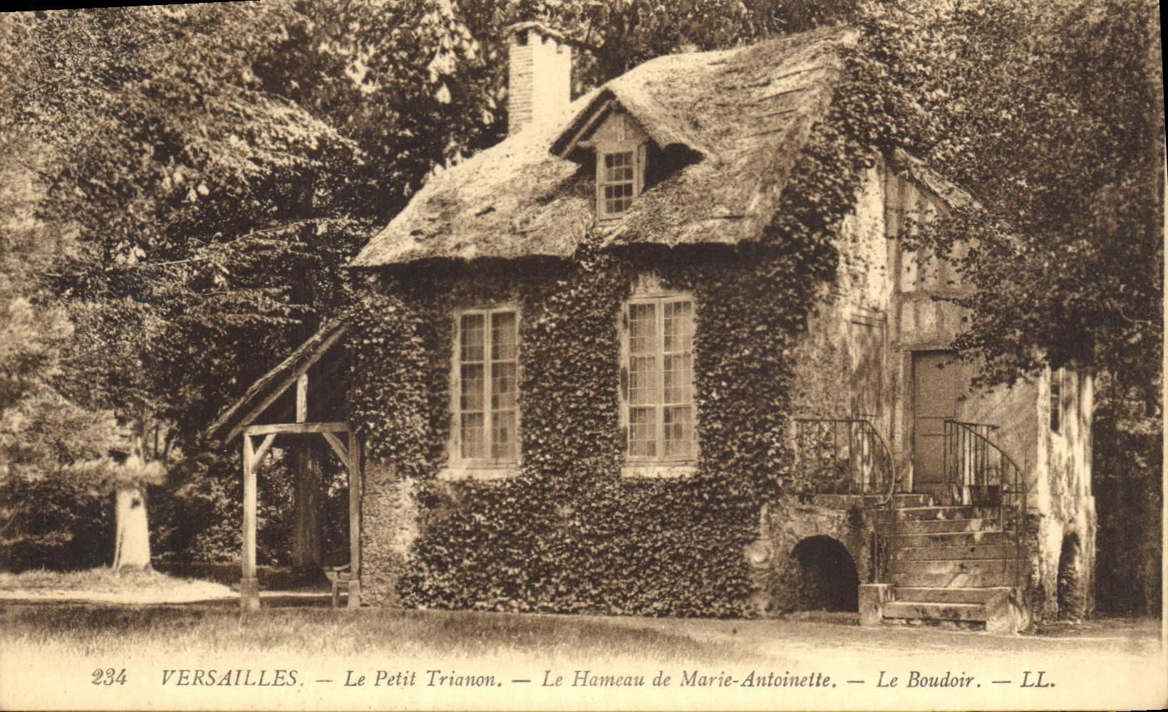 CPA Versailles Le Petit Trianon Le Hameau de Marie Antoinette Le Boudoir 