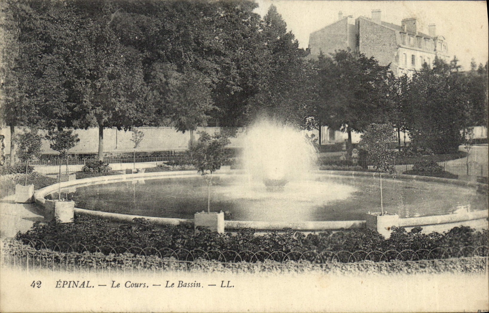 CPA Epinal Le Cours Le Bassin 