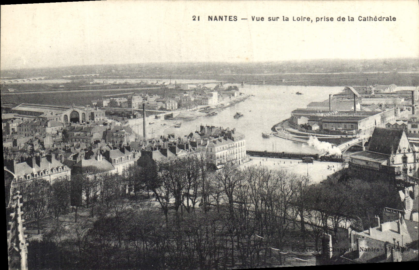 CPA Nantes Vue sur la Loire prise de la Cathedrale 