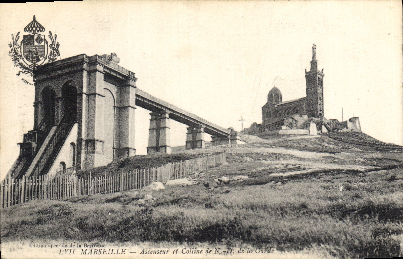 CPA Marseille Ascenseur et Colline de N D de la Garde 