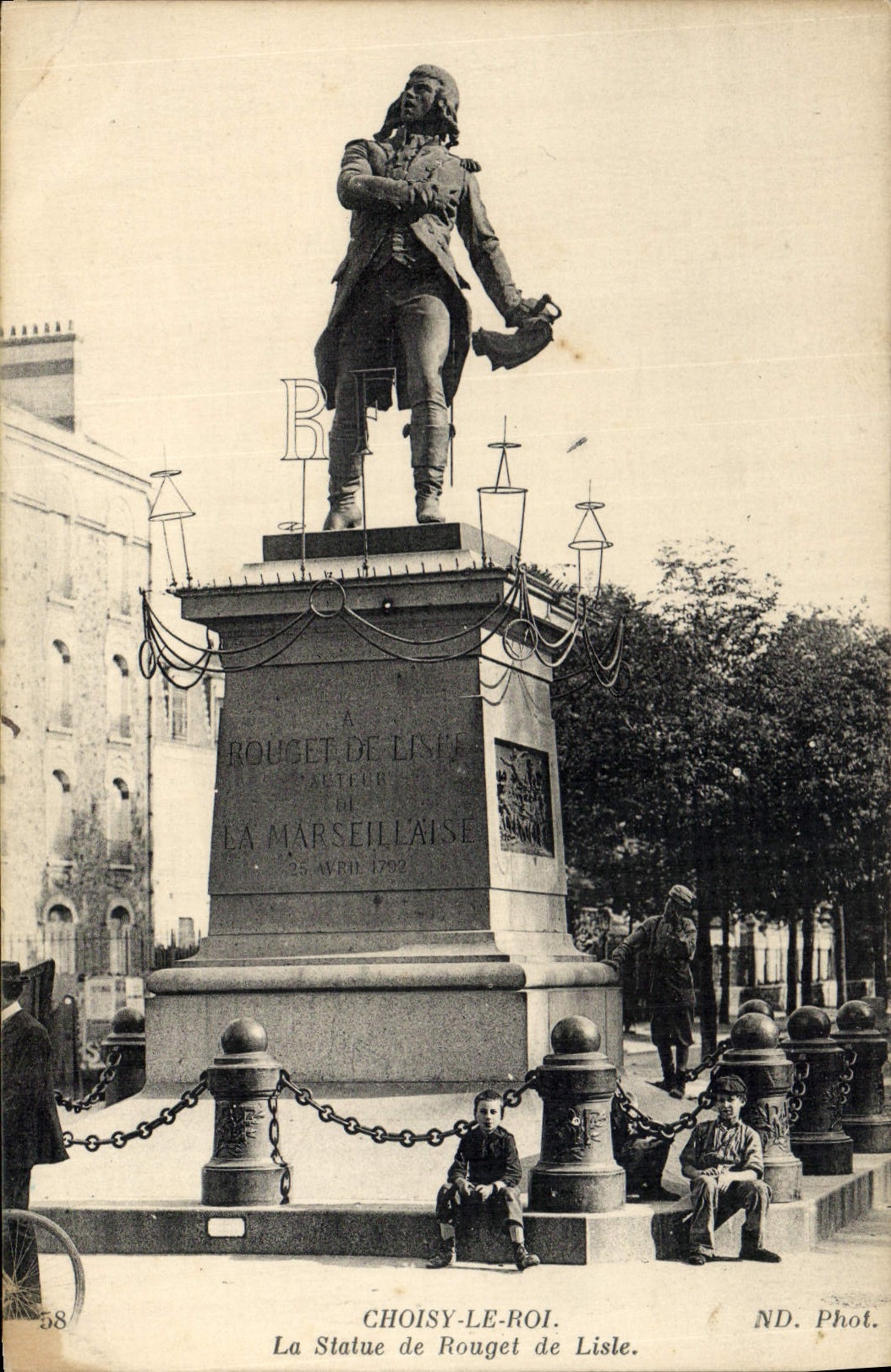CPA Choisy le Roi La Statue de Rouget de Lisle