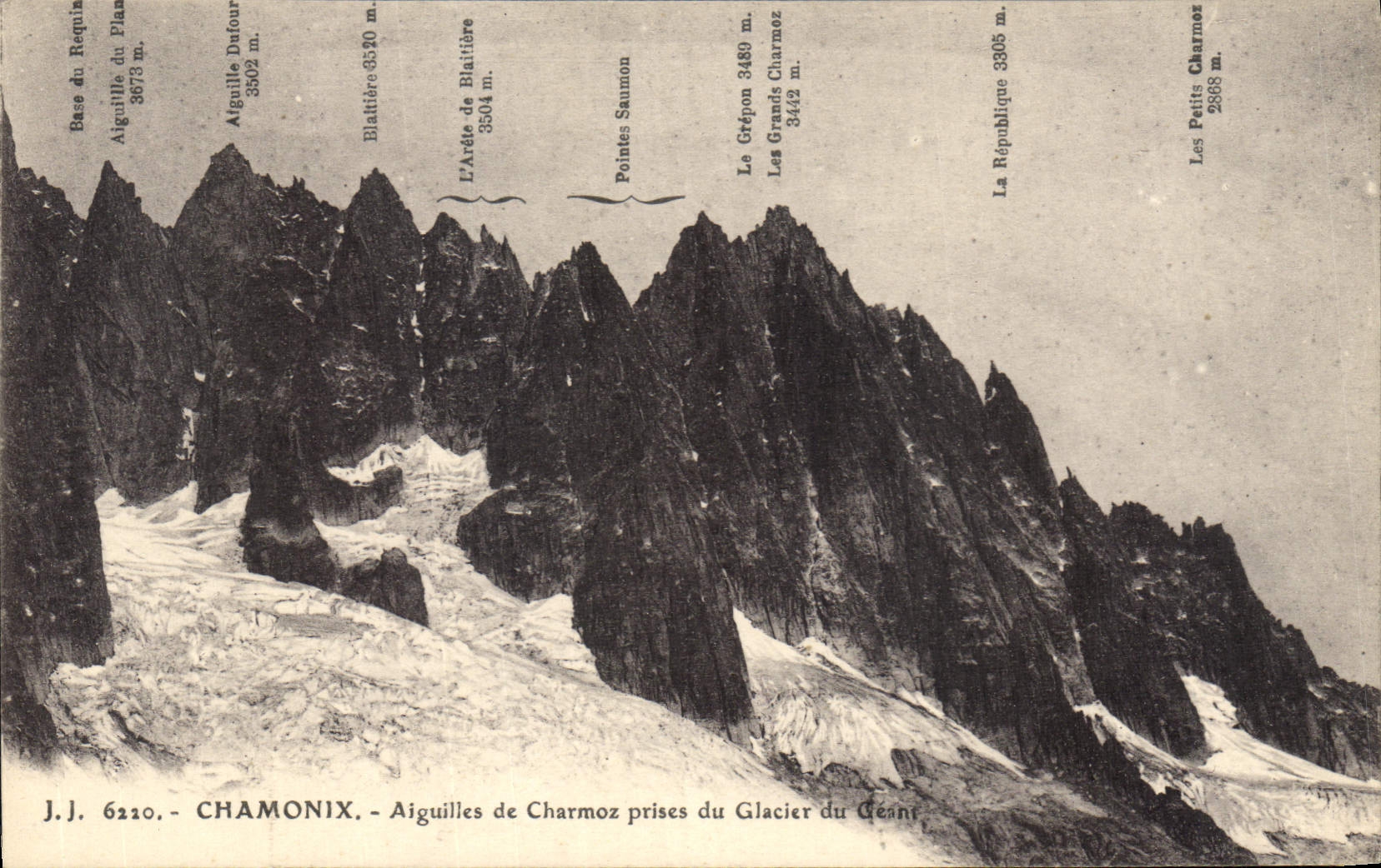 CPA Chamonix Aiguilles de Charmoz prises du Glacier 