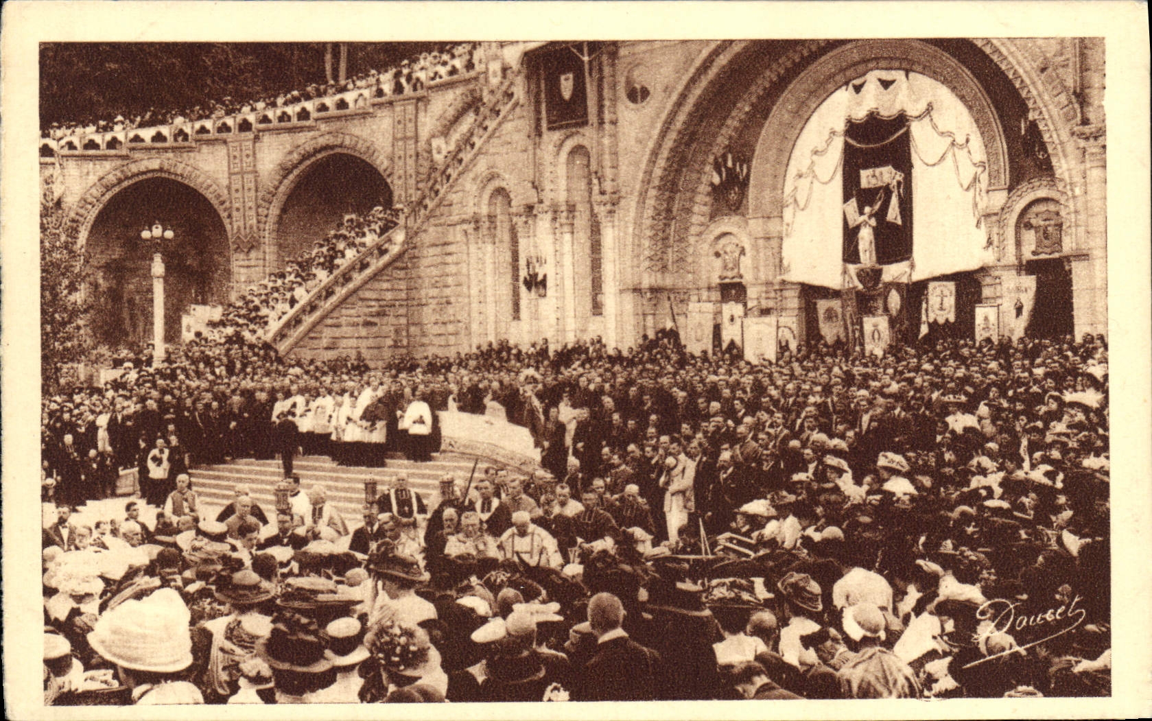 CPA Lourdes Benediction des malades 