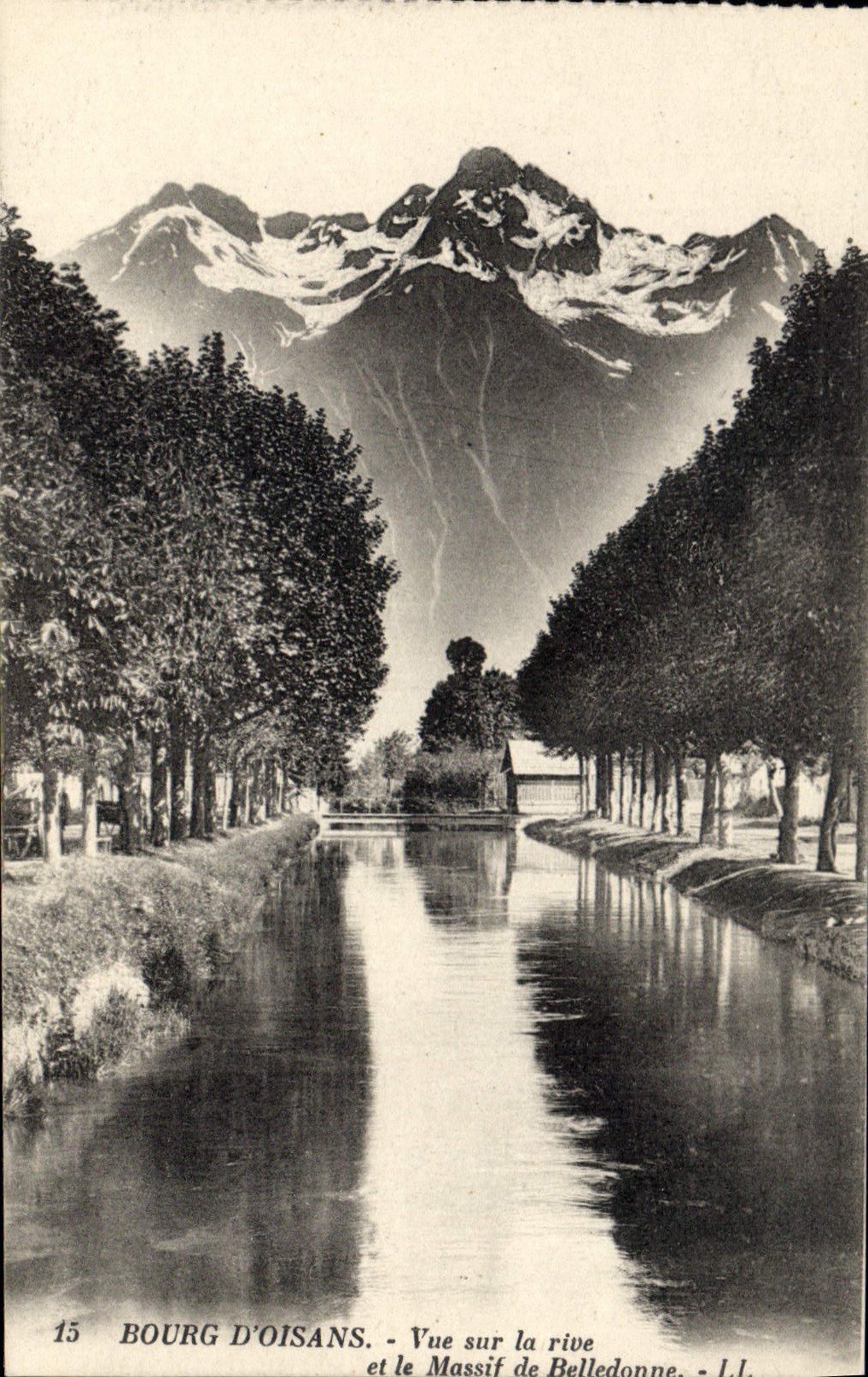 CPA Bourg d'Oisans Vue sur la rive et le Massif de Belledonne