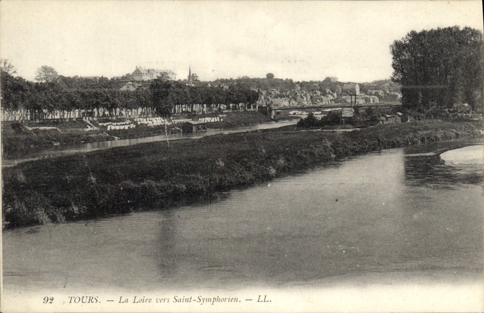 CPA Tours la Loire vers Saint Symphorien 