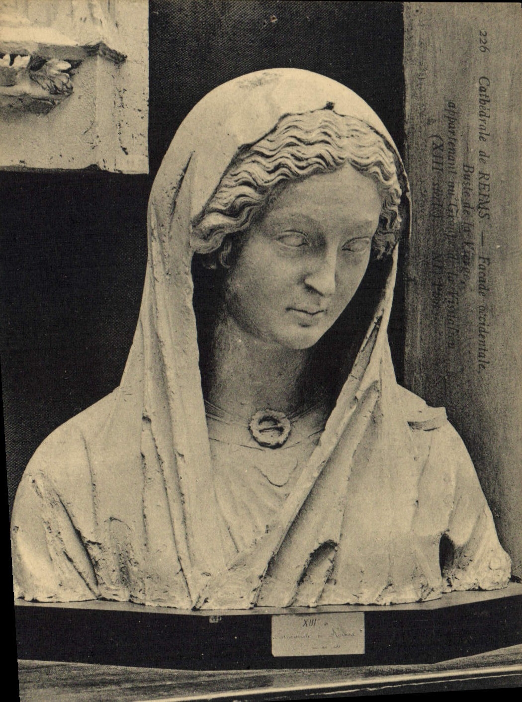 CPA Cathedrale de Reims Facade occidentale Buste de la Vierge