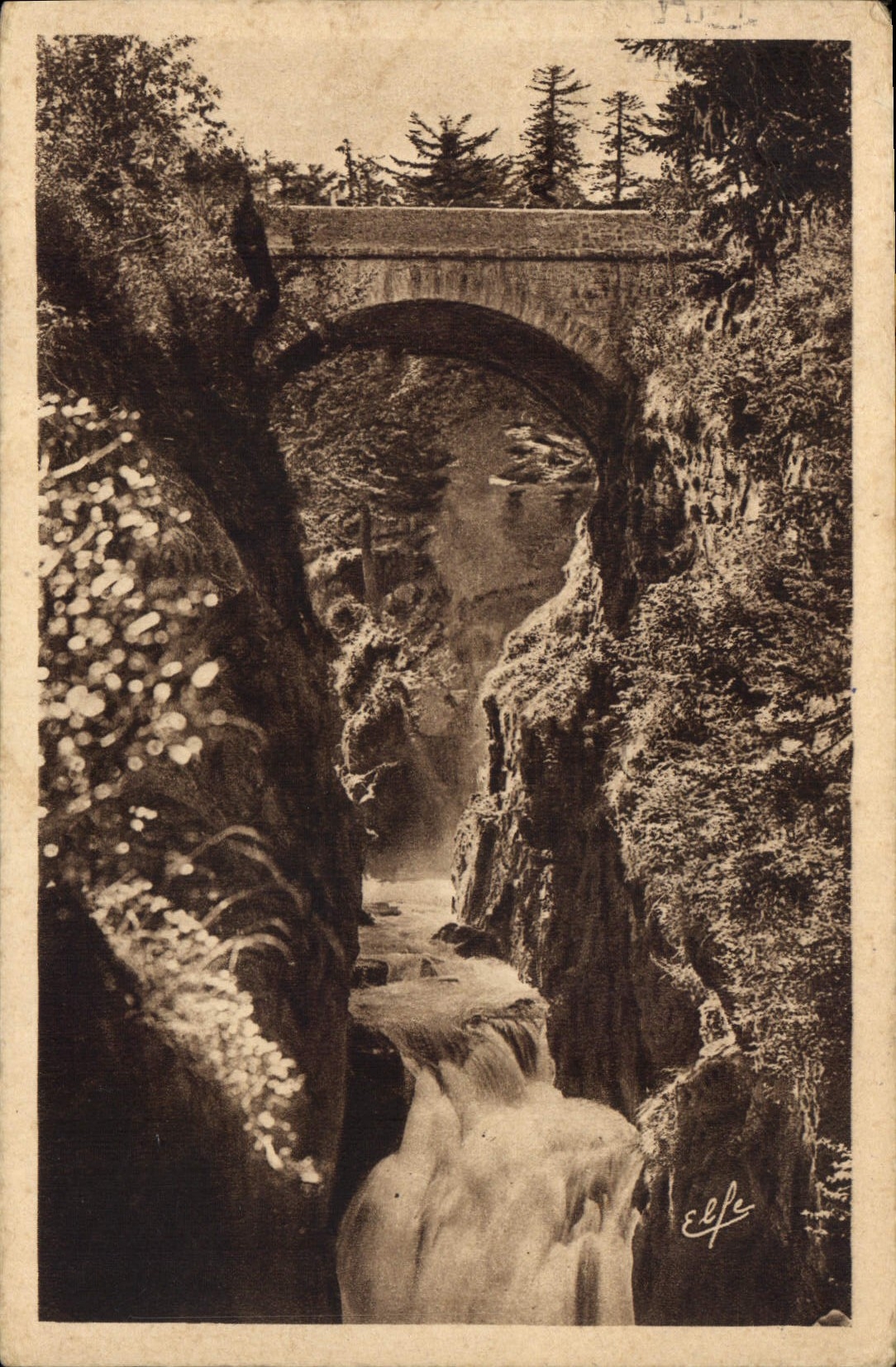 CPA Cauterets Gouffre et Pont d'espagne 