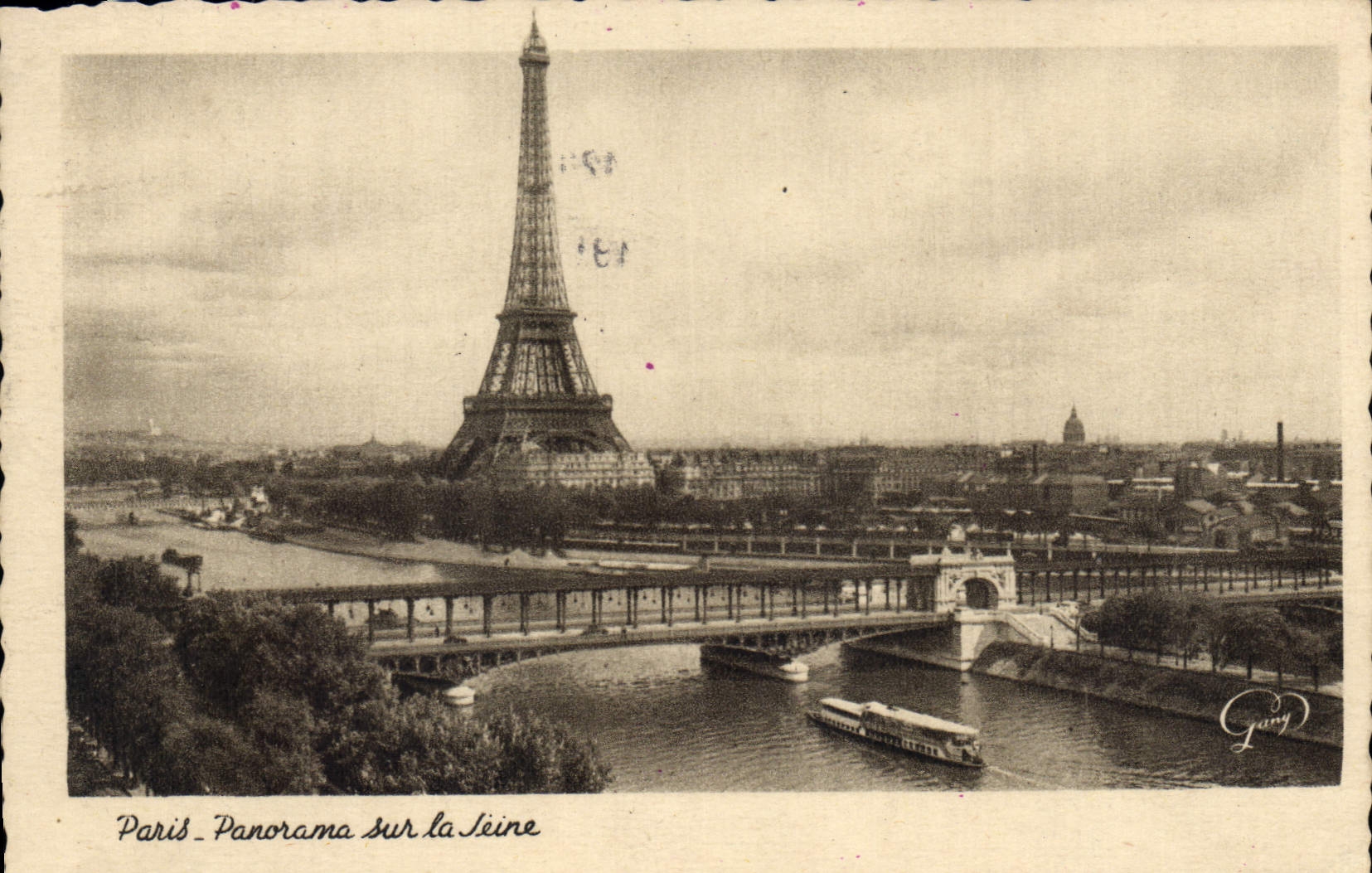CPA Paris Panorama sur la Seine Tour Eiffel