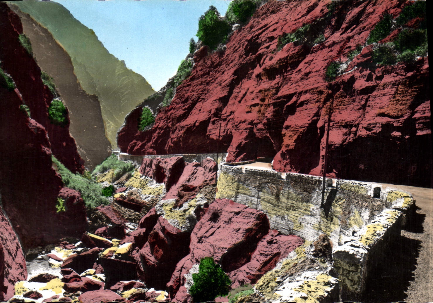 CPA Les Gorges du Cians A M sur un trajet de 25 Kilometres le Cians a Creuse dans le Schiste Rouge c