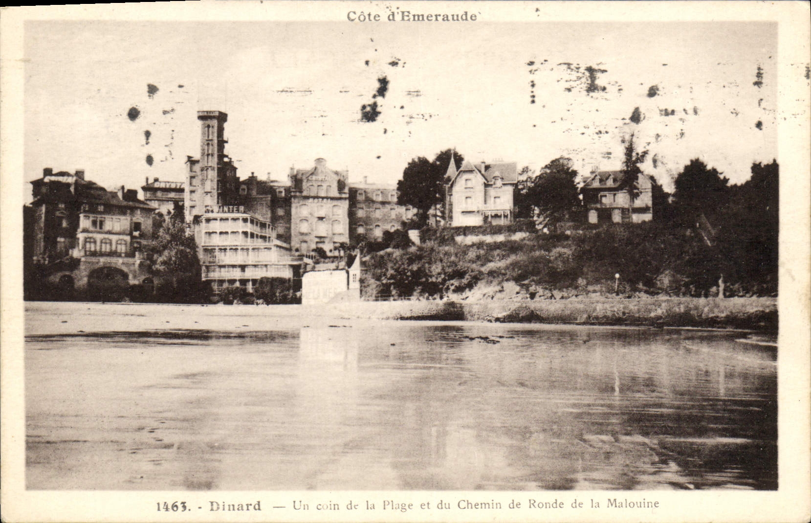 CPA Cote d'Emeraude Dinard un coin de la plage et du chemin de Ronde de la Malouine 