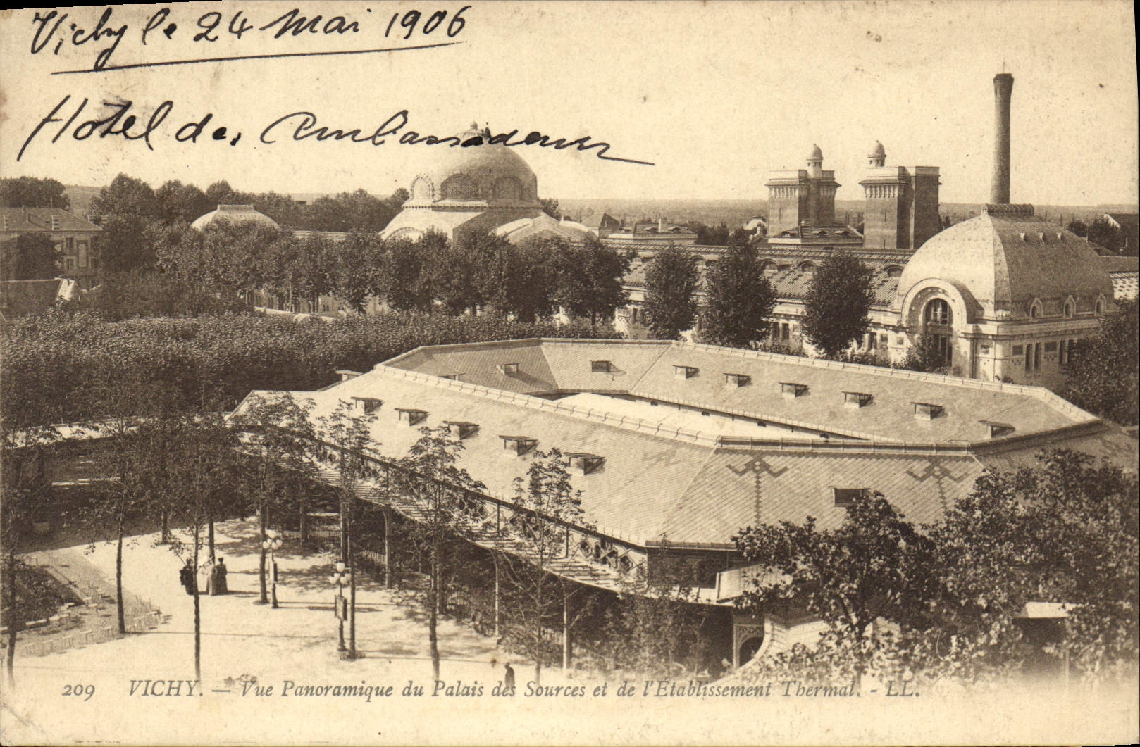 CPA Vichy vue Panoramique du Palais des Sources et de l'Etablissement Thermal 