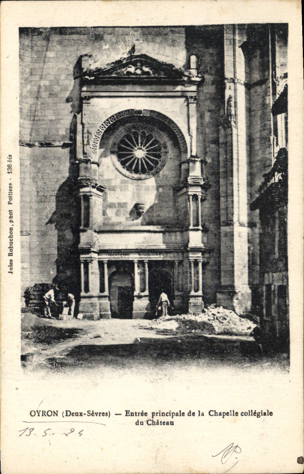 CPA Oyron deux Sevres entree principale de la chapelle Collegiale du chateau 