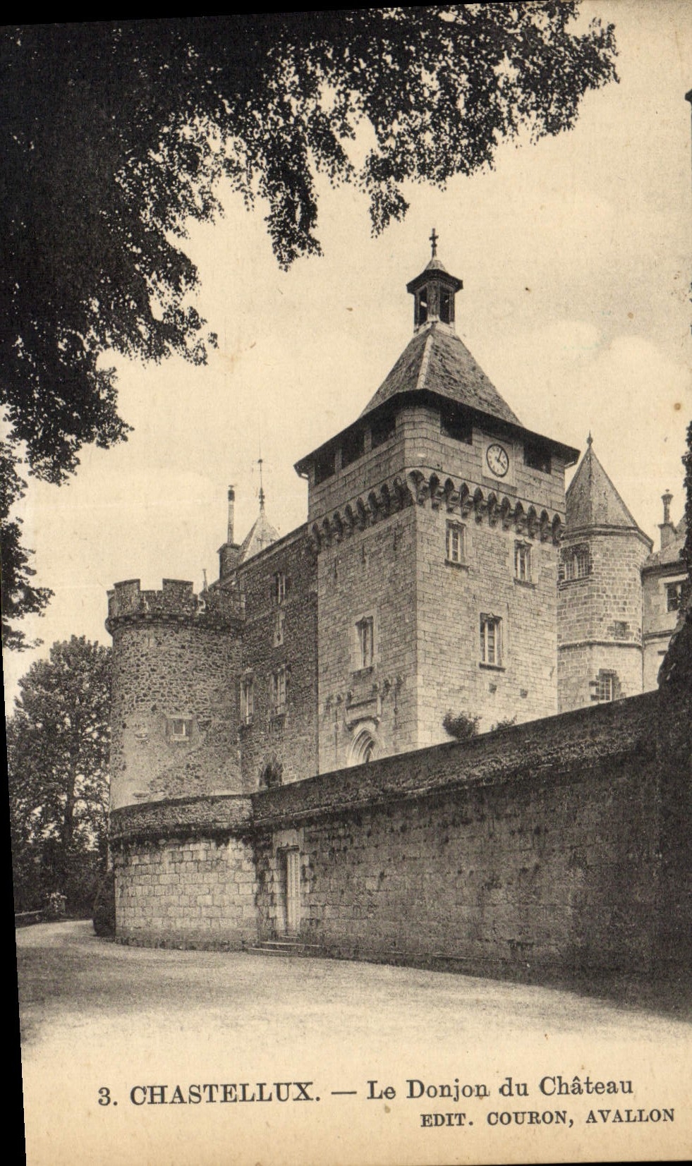 CPA Chastellux le Donjon du chateau