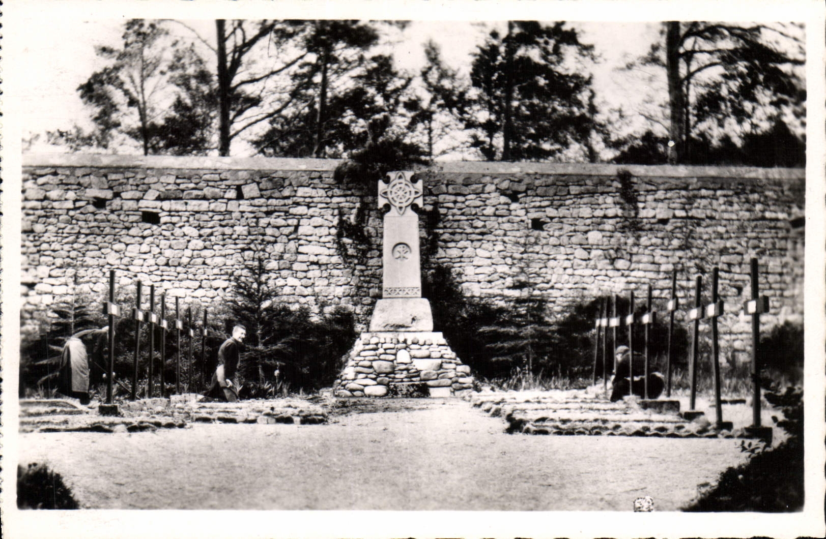 CPA Abbaye de la Pierre Qui Vire Yonne le Cimetiere