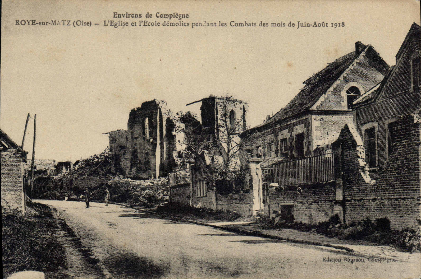 CPA Environs de Compiegne Roye sur Matz Oise l'eglise et l'Ecole demolies pendant les Combats des mo