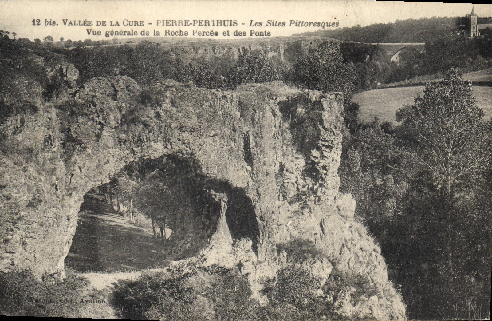 CPA Vallee de la Cure Pierre Perihuis Les Sites Pittoresque vue generale de la Riche Percee et des P