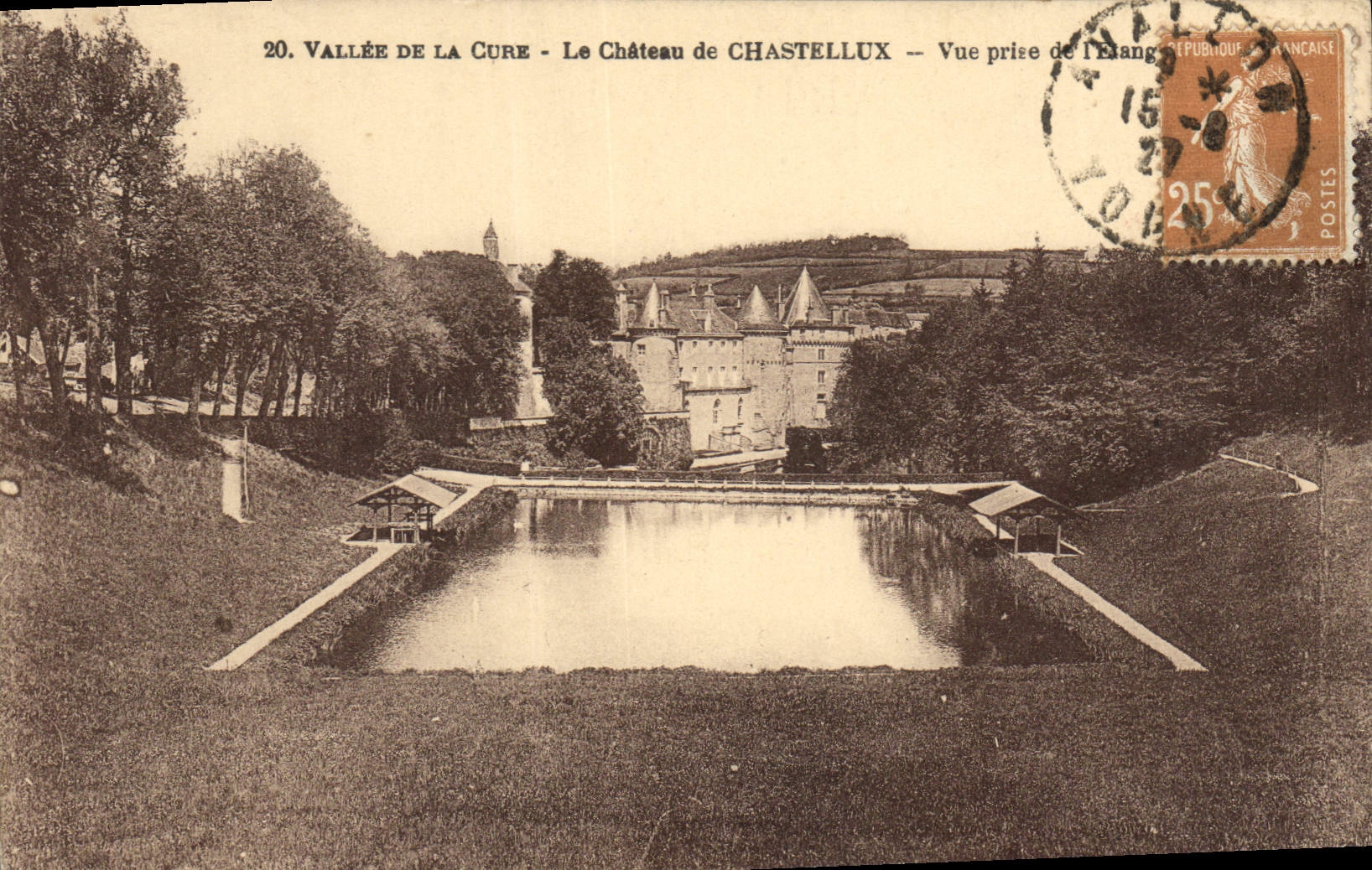 CPA Vallee de la Cure Le Chateau de Chastellux Vue prise de l'Etang