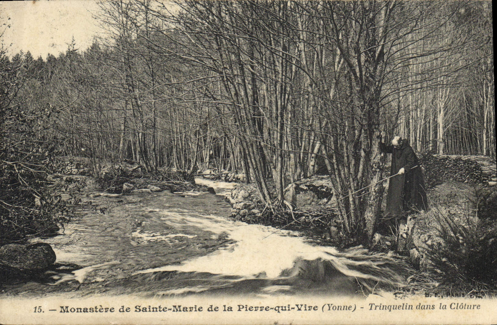 CPA Monastere de Sainte Marie de la Pierre qui Vire Yonne Trinquelin dans la Cloture 