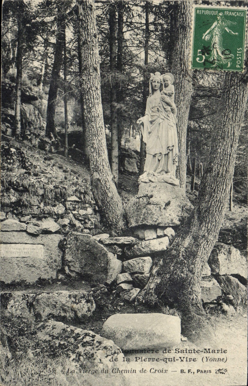 CPA Monastere de Sainte Marie de la Pierre qui Vire Yonne La Vierge de Chemin de Croix 