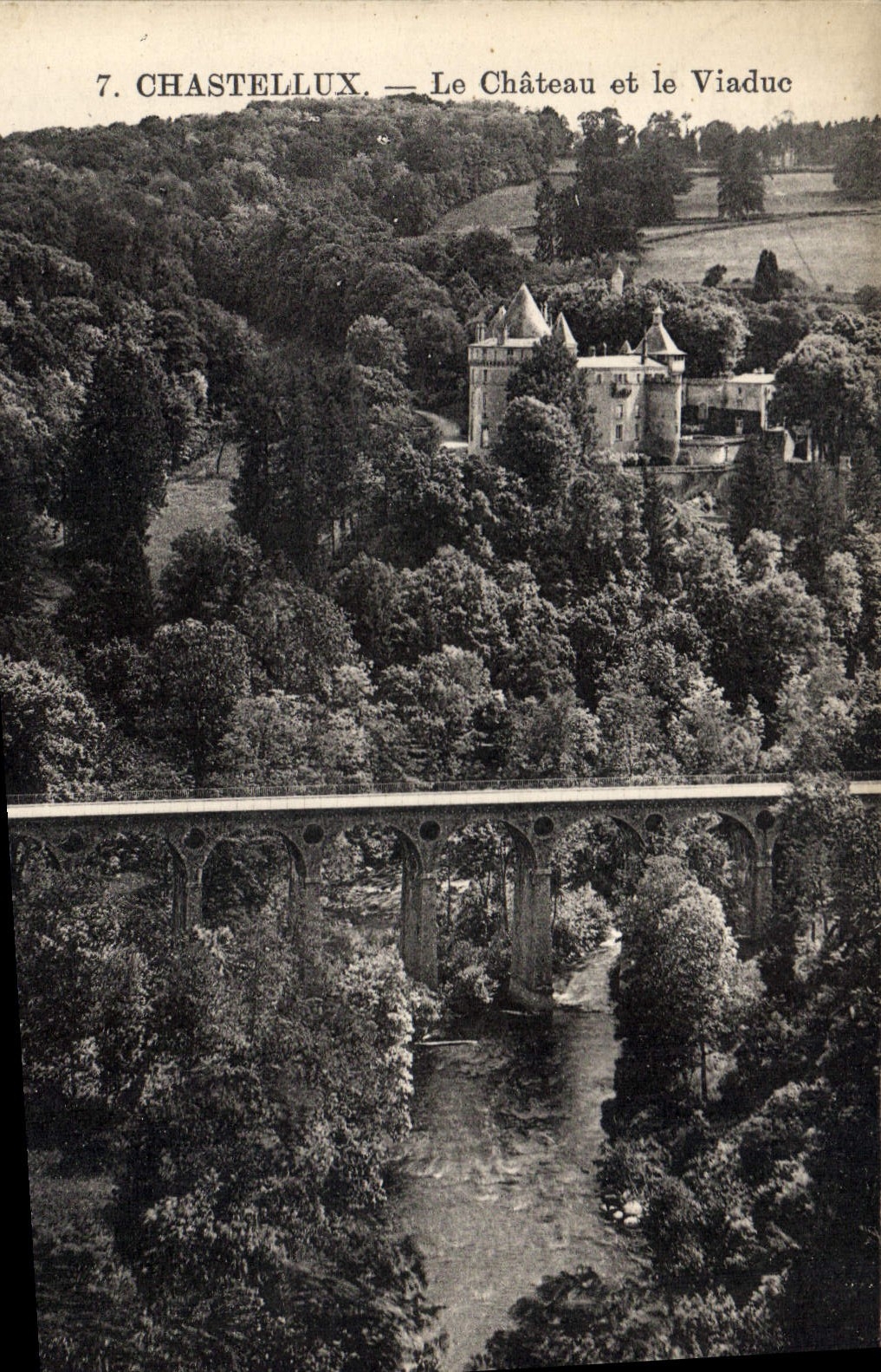 CPA Chastellux le chateau et le Viaduc
