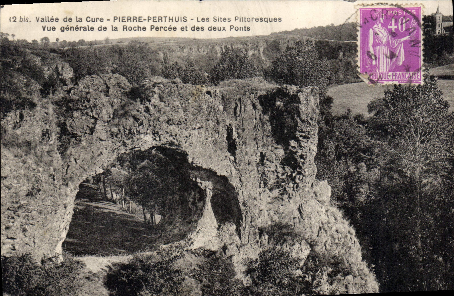 CPA Vallee de la Cure Pierre Perthuis les Sites Pittoresques vue generale de la Roche Percee et des 