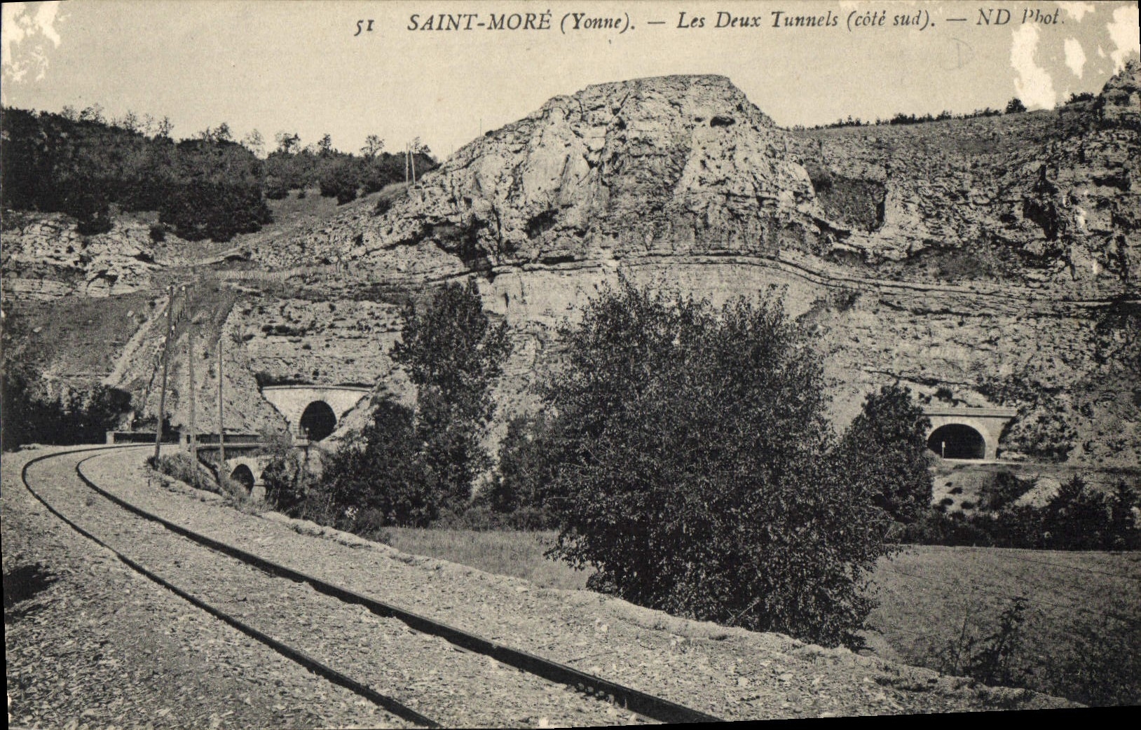 CPA Saint More Yonne les Deux Tunnels cote sud 