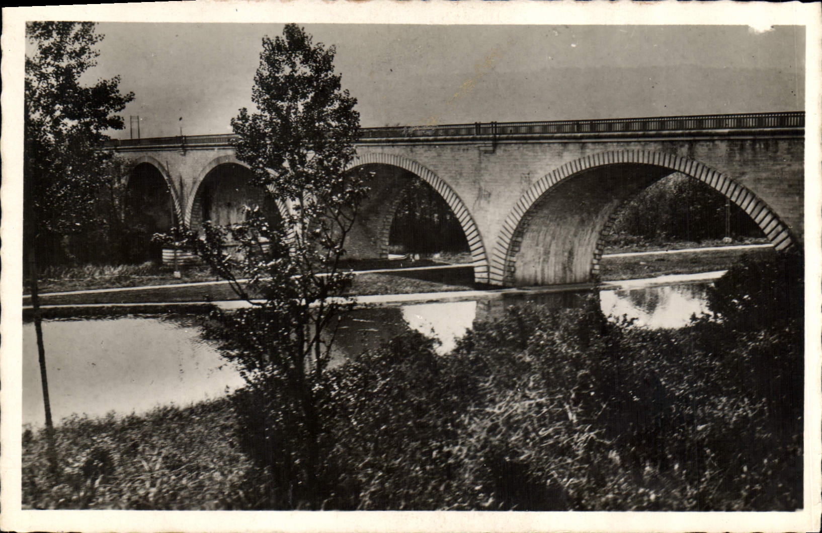 CPA Joinville Hte Marne le Pont de Cent Metres sur la Marne et le Canal