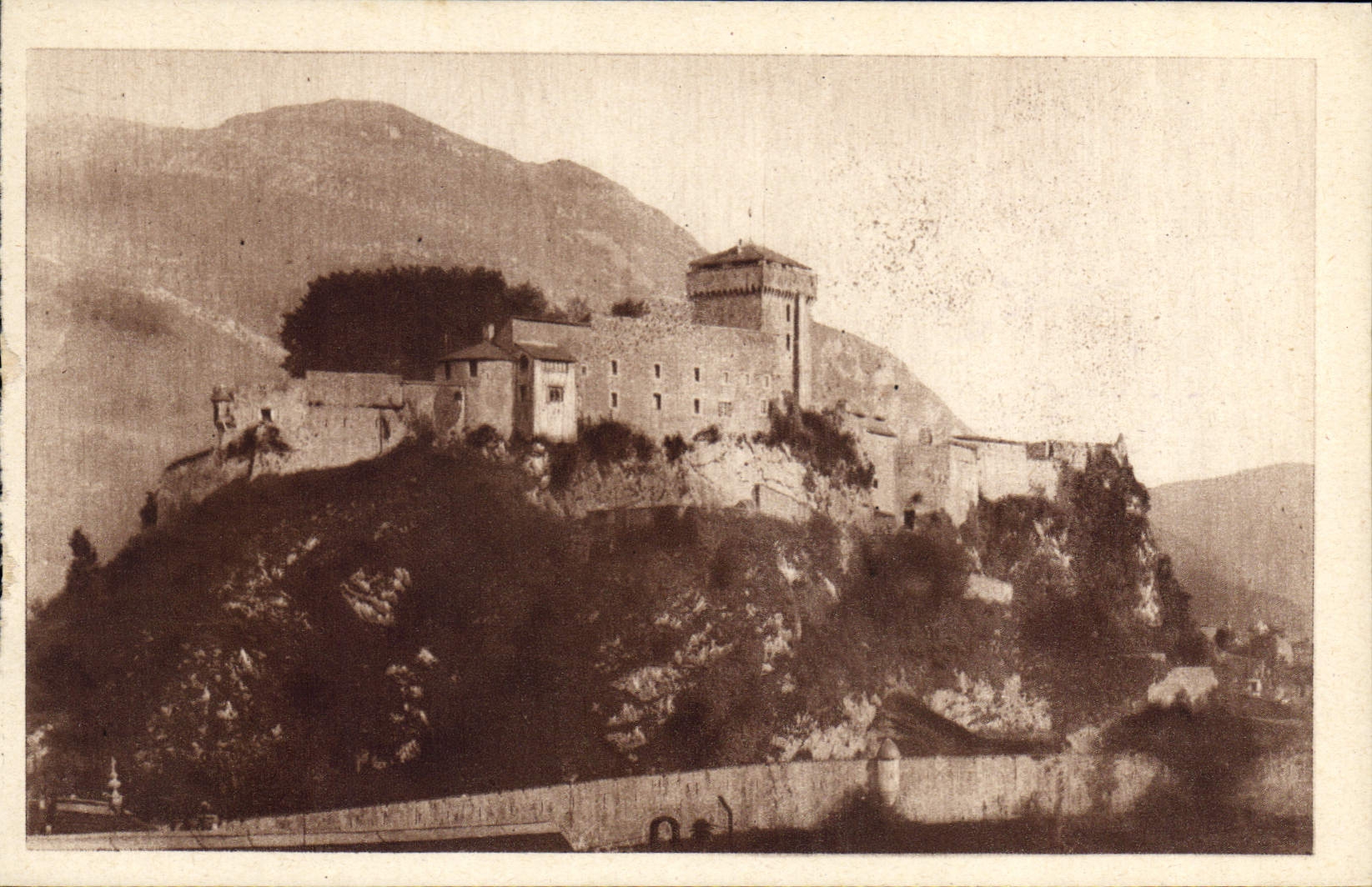 CPA Lourdes le chateau 