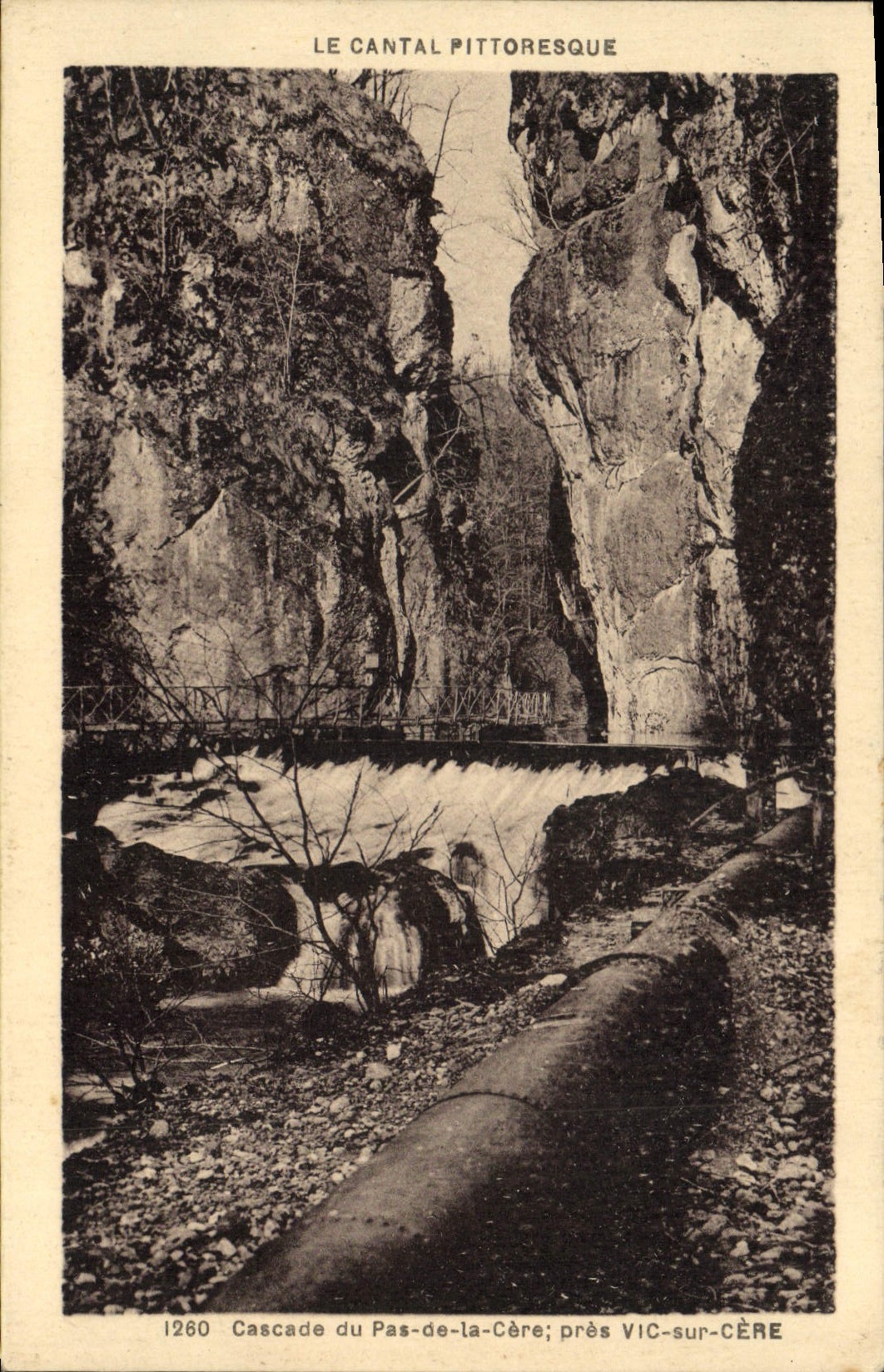 CPA Cascade du Pas de la Cere pres Vic sur Cere